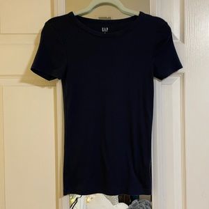 Navy GAP t-shirt